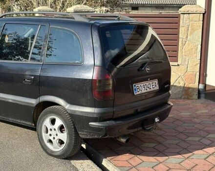 Черный Опель Зафира, объемом двигателя 2.2 л и пробегом 298 тыс. км за 3600 $, фото 3 на Automoto.ua