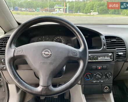 Чорний Опель Зафіра, об'ємом двигуна 2 л та пробігом 250 тис. км за 2999 $, фото 32 на Automoto.ua