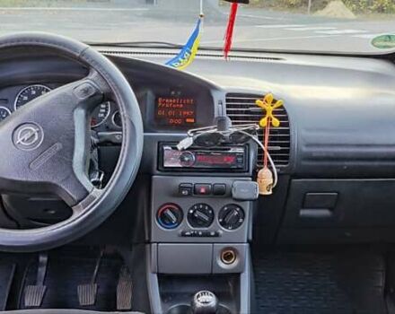 Черный Опель Зафира, объемом двигателя 1.6 л и пробегом 277 тыс. км за 4999 $, фото 13 на Automoto.ua