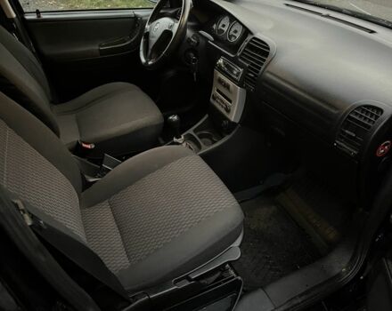 Черный Опель Зафира, объемом двигателя 2.2 л и пробегом 270 тыс. км за 3100 $, фото 1 на Automoto.ua