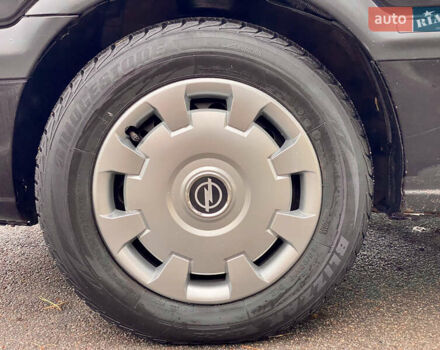 Чорний Опель Зафіра, об'ємом двигуна 2 л та пробігом 250 тис. км за 2999 $, фото 11 на Automoto.ua