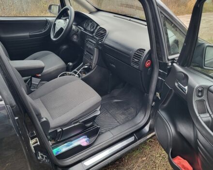 Чорний Опель Зафіра, об'ємом двигуна 2 л та пробігом 281 тис. км за 2500 $, фото 8 на Automoto.ua