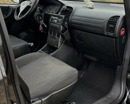 Черный Опель Зафира, объемом двигателя 2 л и пробегом 370 тыс. км за 3800 $, фото 3 на Automoto.ua