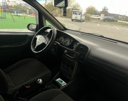 Черный Опель Зафира, объемом двигателя 2.2 л и пробегом 350 тыс. км за 1950 $, фото 3 на Automoto.ua