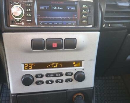 Черный Опель Зафира, объемом двигателя 2.2 л и пробегом 290 тыс. км за 2850 $, фото 7 на Automoto.ua