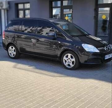 Черный Опель Зафира, объемом двигателя 2.2 л и пробегом 255 тыс. км за 5400 $, фото 1 на Automoto.ua