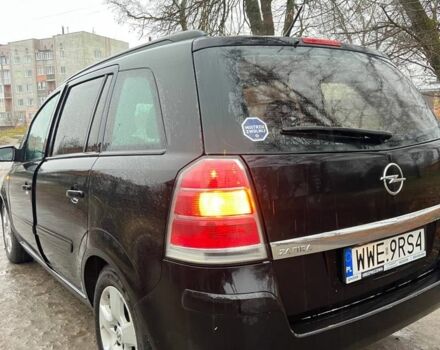 Черный Опель Зафира, объемом двигателя 1.9 л и пробегом 350 тыс. км за 2299 $, фото 3 на Automoto.ua