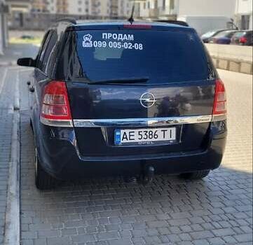 Черный Опель Зафира, объемом двигателя 2.2 л и пробегом 255 тыс. км за 5400 $, фото 3 на Automoto.ua
