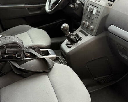 Черный Опель Зафира, объемом двигателя 1.6 л и пробегом 249 тыс. км за 4500 $, фото 10 на Automoto.ua