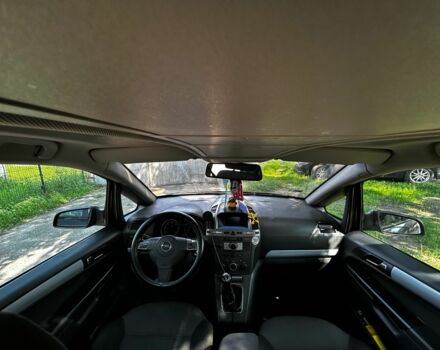 Черный Опель Зафира, объемом двигателя 1.9 л и пробегом 223 тыс. км за 2700 $, фото 5 на Automoto.ua