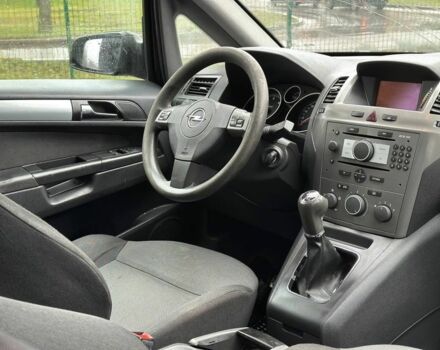 Чорний Опель Зафіра, об'ємом двигуна 1.9 л та пробігом 123 тис. км за 2400 $, фото 4 на Automoto.ua