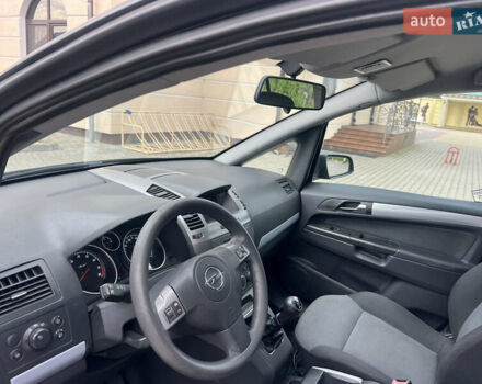 Чорний Опель Зафіра, об'ємом двигуна 1.6 л та пробігом 215 тис. км за 5290 $, фото 22 на Automoto.ua