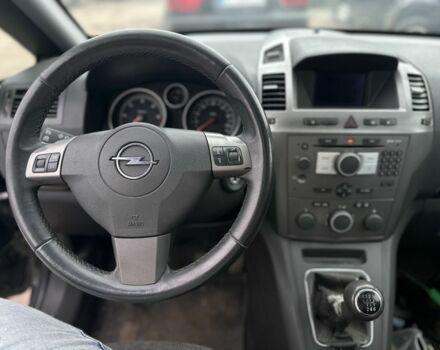 Черный Опель Зафира, объемом двигателя 1.9 л и пробегом 208 тыс. км за 3000 $, фото 8 на Automoto.ua