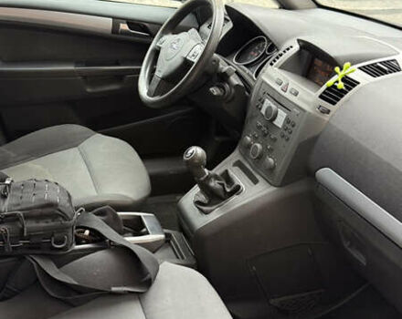 Черный Опель Зафира, объемом двигателя 1.6 л и пробегом 249 тыс. км за 4500 $, фото 12 на Automoto.ua