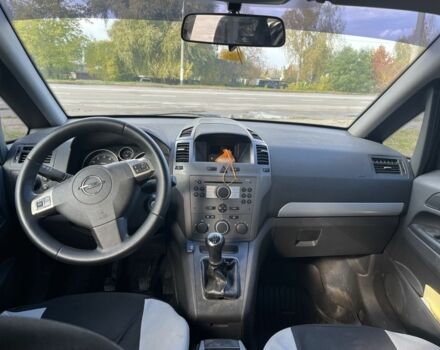 Черный Опель Зафира, объемом двигателя 1.6 л и пробегом 195 тыс. км за 5100 $, фото 4 на Automoto.ua