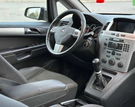 Черный Опель Зафира, объемом двигателя 1.7 л и пробегом 123 тыс. км за 2600 $, фото 5 на Automoto.ua