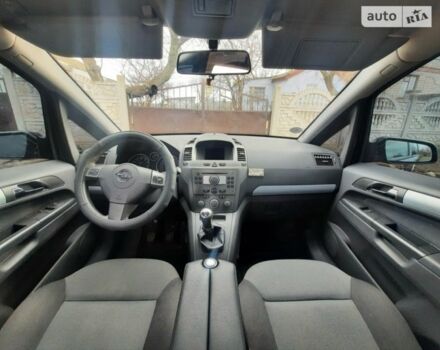 Черный Опель Зафира, объемом двигателя 1.6 л и пробегом 236 тыс. км за 5800 $, фото 4 на Automoto.ua