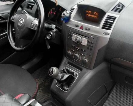 Черный Опель Зафира, объемом двигателя 1.9 л и пробегом 50 тыс. км за 6500 $, фото 6 на Automoto.ua