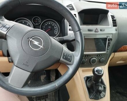 Черный Опель Зафира, объемом двигателя 1.9 л и пробегом 280 тыс. км за 7000 $, фото 4 на Automoto.ua