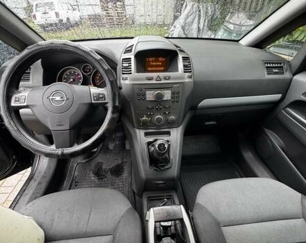 Черный Опель Зафира, объемом двигателя 1.6 л и пробегом 217 тыс. км за 6100 $, фото 15 на Automoto.ua