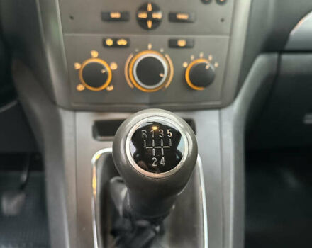 Черный Опель Зафира, объемом двигателя 1.6 л и пробегом 194 тыс. км за 5300 $, фото 82 на Automoto.ua