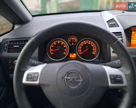 Черный Опель Зафира, объемом двигателя 1.8 л и пробегом 175 тыс. км за 4950 $, фото 17 на Automoto.ua