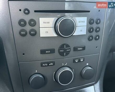 Черный Опель Зафира, объемом двигателя 1.8 л и пробегом 242 тыс. км за 5350 $, фото 45 на Automoto.ua