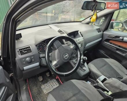 Черный Опель Зафира, объемом двигателя 1.6 л и пробегом 250 тыс. км за 4300 $, фото 6 на Automoto.ua