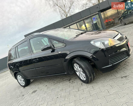 Черный Опель Зафира, объемом двигателя 1.6 л и пробегом 194 тыс. км за 5300 $, фото 162 на Automoto.ua