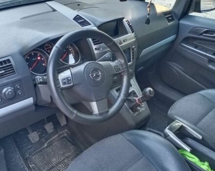 Черный Опель Зафира, объемом двигателя 1.9 л и пробегом 351 тыс. км за 4500 $, фото 12 на Automoto.ua