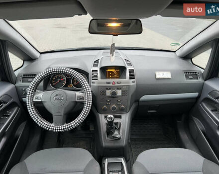 Черный Опель Зафира, объемом двигателя 1.6 л и пробегом 157 тыс. км за 5650 $, фото 13 на Automoto.ua