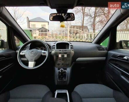 Черный Опель Зафира, объемом двигателя 1.8 л и пробегом 175 тыс. км за 4950 $, фото 7 на Automoto.ua