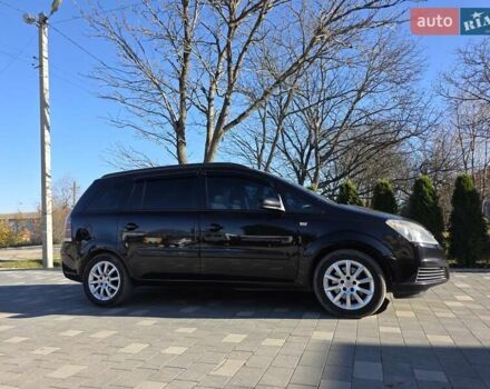 Черный Опель Зафира, объемом двигателя 1.9 л и пробегом 215 тыс. км за 6000 $, фото 3 на Automoto.ua