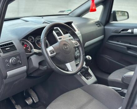 Черный Опель Зафира, объемом двигателя 1.7 л и пробегом 123 тыс. км за 2600 $, фото 4 на Automoto.ua