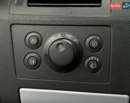 Черный Опель Зафира, объемом двигателя 1.91 л и пробегом 284 тыс. км за 5190 $, фото 14 на Automoto.ua