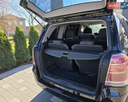 Черный Опель Зафира, объемом двигателя 1.9 л и пробегом 215 тыс. км за 6000 $, фото 16 на Automoto.ua