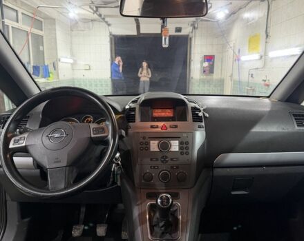 Черный Опель Зафира, объемом двигателя 2 л и пробегом 100 тыс. км за 2950 $, фото 10 на Automoto.ua