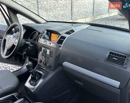 Черный Опель Зафира, объемом двигателя 1.8 л и пробегом 242 тыс. км за 5350 $, фото 72 на Automoto.ua