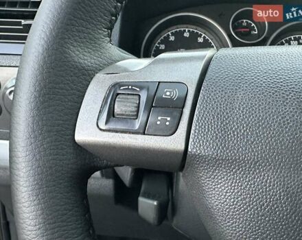 Черный Опель Зафира, объемом двигателя 1.8 л и пробегом 242 тыс. км за 5350 $, фото 41 на Automoto.ua