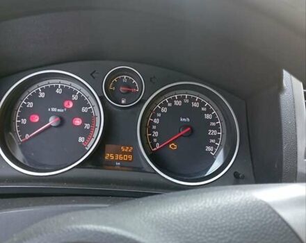 Черный Опель Зафира, объемом двигателя 1.6 л и пробегом 253 тыс. км за 5200 $, фото 1 на Automoto.ua