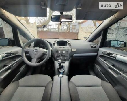 Черный Опель Зафира, объемом двигателя 1.6 л и пробегом 236 тыс. км за 5800 $, фото 5 на Automoto.ua