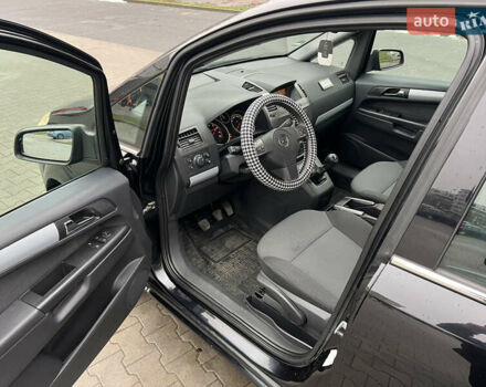 Черный Опель Зафира, объемом двигателя 1.6 л и пробегом 157 тыс. км за 5650 $, фото 8 на Automoto.ua