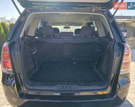 Черный Опель Зафира, объемом двигателя 1.9 л и пробегом 215 тыс. км за 6000 $, фото 18 на Automoto.ua