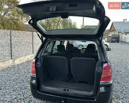 Черный Опель Зафира, объемом двигателя 1.8 л и пробегом 242 тыс. км за 5350 $, фото 75 на Automoto.ua