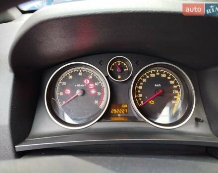 Черный Опель Зафира, объемом двигателя 1.6 л и пробегом 292 тыс. км за 4000 $, фото 7 на Automoto.ua