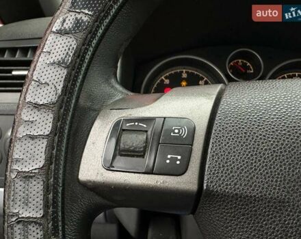 Черный Опель Зафира, объемом двигателя 1.91 л и пробегом 284 тыс. км за 5190 $, фото 18 на Automoto.ua