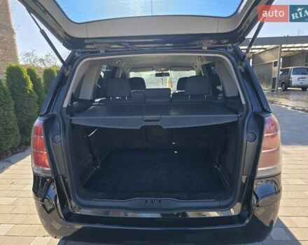 Черный Опель Зафира, объемом двигателя 1.9 л и пробегом 215 тыс. км за 6000 $, фото 17 на Automoto.ua