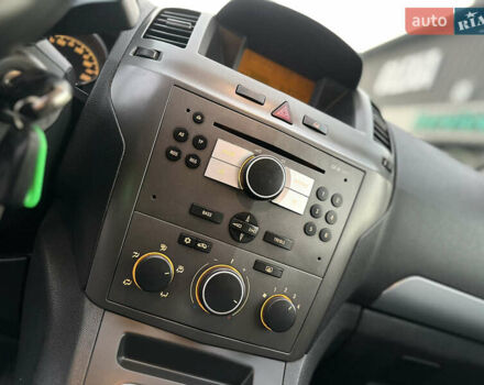 Черный Опель Зафира, объемом двигателя 1.6 л и пробегом 194 тыс. км за 5300 $, фото 75 на Automoto.ua