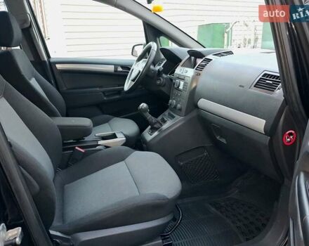 Черный Опель Зафира, объемом двигателя 1.8 л и пробегом 175 тыс. км за 4950 $, фото 11 на Automoto.ua