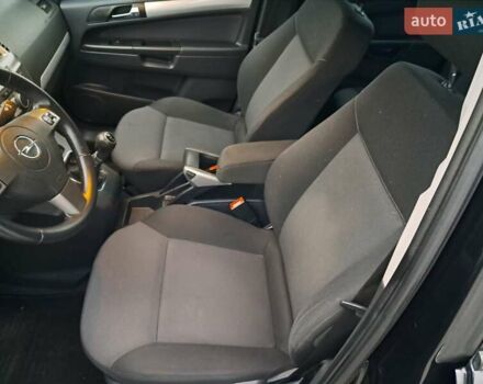 Черный Опель Зафира, объемом двигателя 1.8 л и пробегом 275 тыс. км за 5450 $, фото 60 на Automoto.ua